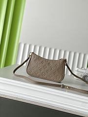 Colestore Louis Vuitton Easy Pouch On Strap Turtledove 19×11.5×3cm - 2