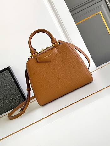 Colestore Givenchy Mini Antigona Cube Brown bag in leather 13x19x22cm