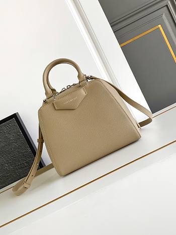 Colestore Givenchy Mini Antigona Cube Beige bag in leather 13x19x22cm