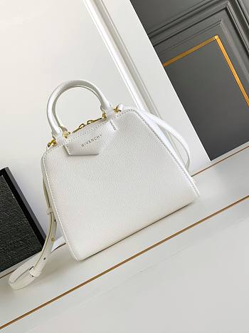 Colestore Givenchy Mini Antigona Cube White bag in leather 13x19x22cm