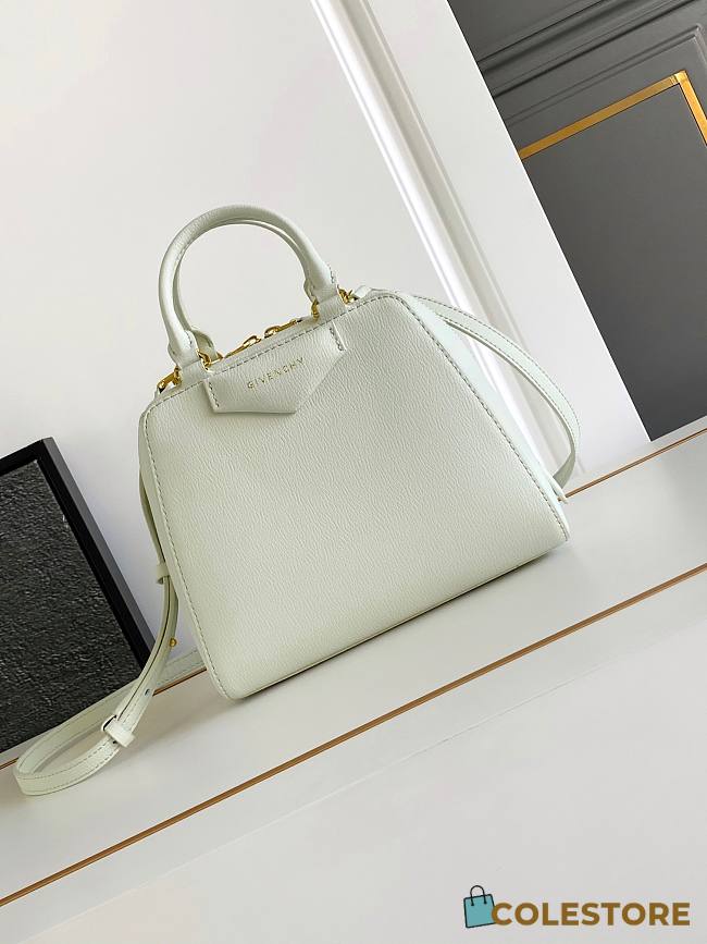 Colestore Givenchy Mini Antigona Cube Cream bag in leather 13x19x22cm - 1