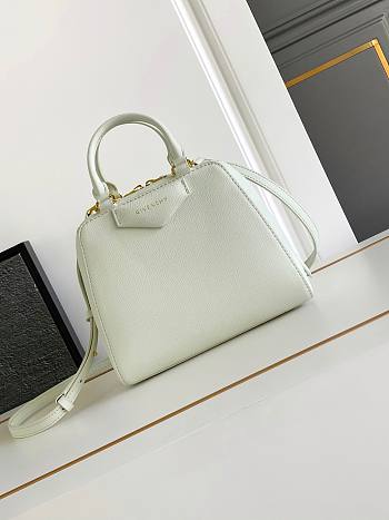 Colestore Givenchy Mini Antigona Cube Cream bag in leather 13x19x22cm