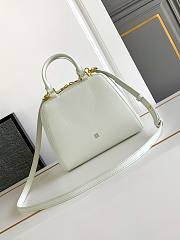 Colestore Givenchy Mini Antigona Cube Cream bag in leather 13x19x22cm - 6