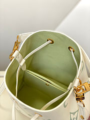 Colestore Louis Vuitton Neonoe BB Monogram Empreinte Leather Green 20x20x13cm - 4