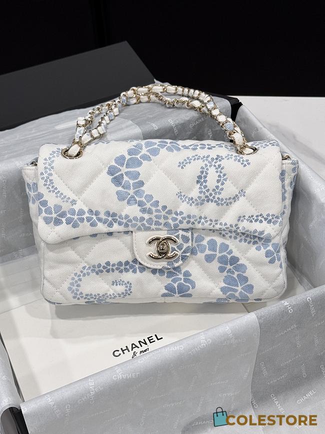 Colestore Chanel CoCo Beach Flap bag Printed Denim & Gold-tone Metal, White & Blue  - 1