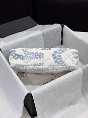 Colestore Chanel CoCo Beach Flap bag Printed Denim & Gold-tone Metal, White & Blue  - 5