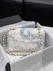 Colestore Chanel CoCo Beach Flap bag Printed Denim & Gold-tone Metal, White & Blue  - 3