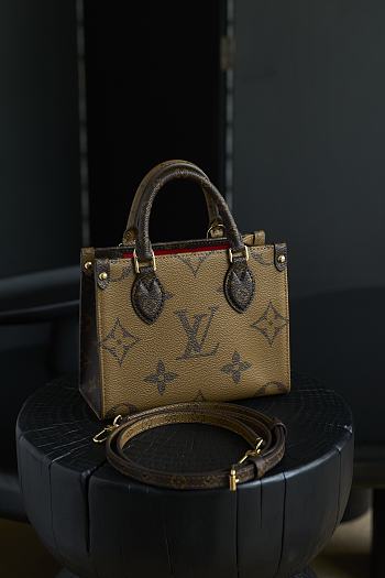 Colestore Louis Vuitton OnTheGo BB Monogram Reverse 20 x 15 x 9cm