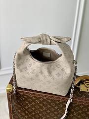 Colestore Louis Vuitton Bolsa Why Knot MM Mahina 28x34x12cm  - 4