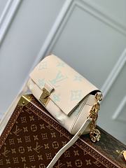 Colestore Louis Vuitton Favorite Cream Blue 24 x 14 x 9cm - 3