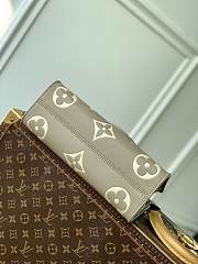 Colestore Louis Vuitton OnTheGo East West Bicolor Monogram Empreinte Leather 25x13x10cm - 4