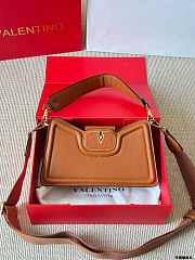 Colestore Valentino Garavani VLogo Signature Shoulder Bag Caramel 26x15cm - 1