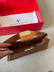 Colestore Valentino Garavani VLogo Signature Shoulder Bag Caramel 26x15cm - 6