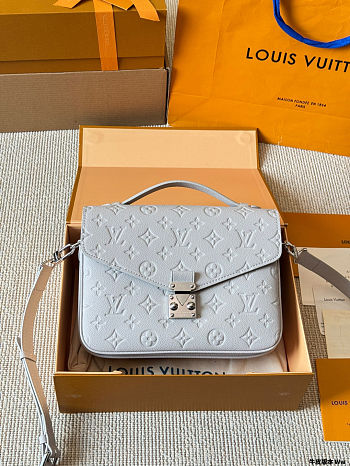 Colestore Louis Vuitton Pochette Métis Monogram White Gray 25 x 19 x 7cm
