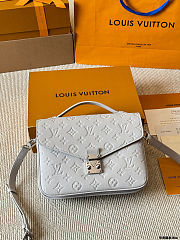 Colestore Louis Vuitton Pochette Métis Monogram White Gray 25 x 19 x 7cm - 5