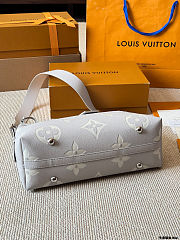 Colestore Louis Vuitton CarryAll PM White Gray  29 x 24 x 12 cm  - 3