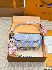 Colestore Louis Vuitton Chain Ivy 22x13cm - 1