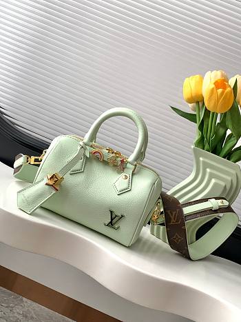 Colestore Louis Vuitton Speedy Bandouliere 18 Light Green 18x12.5x11cm