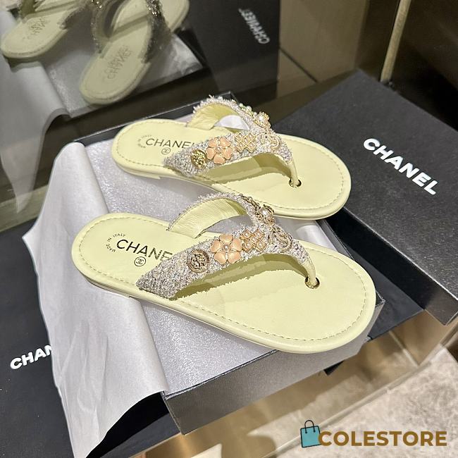 Colestore Chanel Thongs Lambskin & metal Slipper Yellow - 1