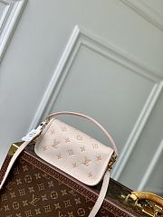 Colestore Louis Vuitton Nano Diane Bicolor Eden 10.5 x 6 x 19cm - 4
