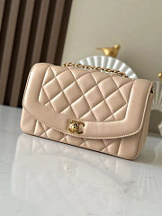 Colestore Chanel Light Beige Lambskin Quilted Diana Flap Small Gold Hardware 22.5x14x7cm - 1
