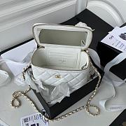 Colestore Chanel Classic White Caviar Vanity Bag 16x8x10cm - 3
