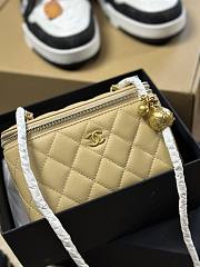 Colestore Chanel Classic Yellow Vanity Bag 16x8x10cm - 4