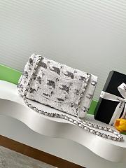 Colestore Chanel Classic 11.12 Handbag White and Silvery 15.5 x 25.5 x 6.5cm - 4