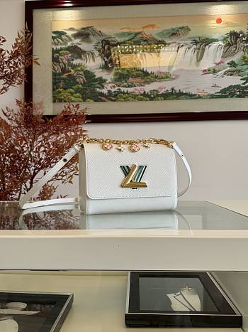 Colestore Louis Vuitton Twist MM Optic White Epi Leather 23 x 17 x 9.5 cm