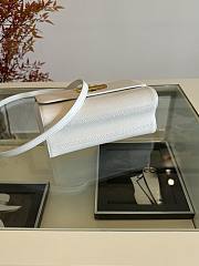Colestore Louis Vuitton Twist MM Optic White Epi Leather 23 x 17 x 9.5 cm - 5