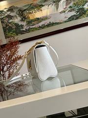 Colestore Louis Vuitton Twist MM Optic White Epi Leather 23 x 17 x 9.5 cm - 3