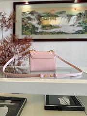 Colestore Louis Vuitton Twist MM Pink Epi Leather 23 x 17 x 9.5 cm - 4