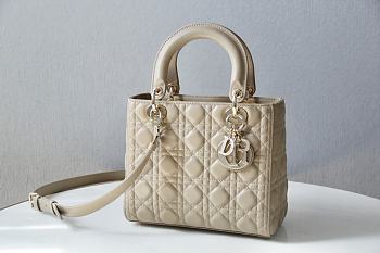 Colestore Dior Medium Lady Dior Lambskin Cannage Bag 'Beige' 24x20x11cm