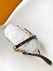 Colestore Louis Vuitton LV Ski Sunset White Shearling 18 x 3 x 27cm - 4