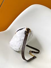 Colestore Louis Vuitton LV Ski Sunset White Shearling 18 x 3 x 27cm - 2