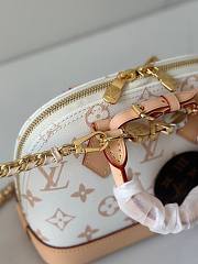 Colestore Louis Vuitton Alma BB Heart-Shaped Bag Charm White 25x18cm - 4