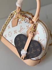 Colestore Louis Vuitton Alma BB Heart-Shaped Bag Charm White 25x18cm - 3
