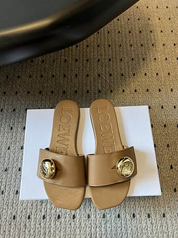 Colestore Loewe Pebble Slide in Soft Calfskin Oak