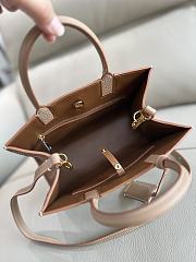 Colestore Burberry Mini Frances Leather Top Handle Bag Bicolor Natural 27 x 11 x 20 cm - 5