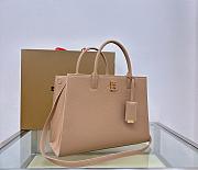 Colestore Burberry Small TB Bag in Grainy Leather Beige 32.5 x 12 × 24cm - 3