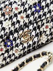 Colestore Chanel Mini Flap Bag Houndstooth Tweed with Floral Embellishments and Gold-Tone Hardware 21cm - 6