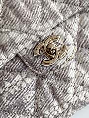 Colestore Chanel CoCo Beach Flap bag Printed Denim & Gold-tone Metal, White & Light Gray - 6