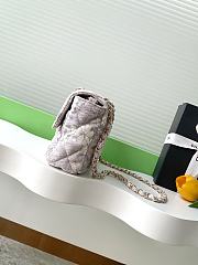 Colestore Chanel CoCo Beach Flap bag Printed Denim & Gold-tone Metal, White & Light Gray - 5