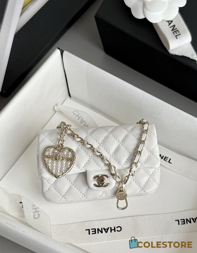 Colestore Chanel 25A Ultra Mini Pearl Heart CF Charm Bag White 8x12.5x5cm - 1