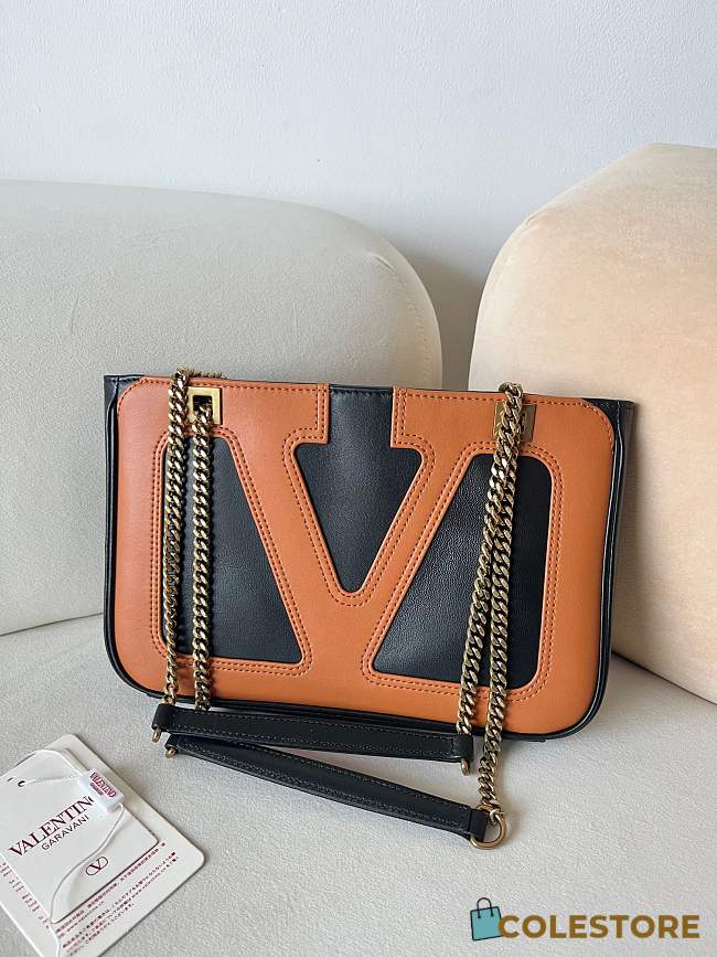 Colestore Valentino Garavani Viva Superstar Medium Nappa Leather Shopping Bag Black/Spice 27x18x3cm - 1
