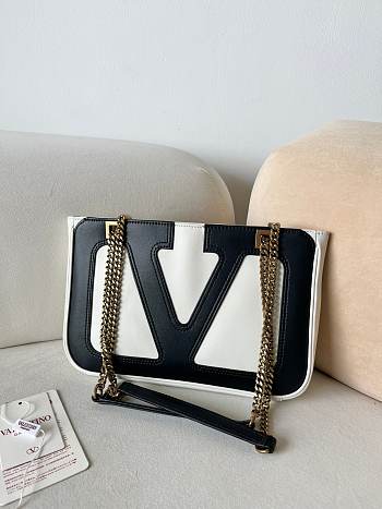 Colestore Valentino Garavani Viva Superstar Medium Nappa Leather Shopping Bag Butter/Black 27x18x3cm