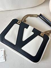 Colestore Valentino Garavani Viva Superstar Medium Nappa Leather Shopping Bag Butter/Black 27x18x3cm - 4