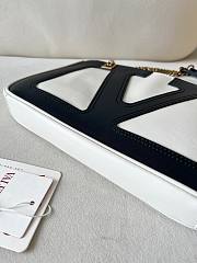 Colestore Valentino Garavani Viva Superstar Medium Nappa Leather Shopping Bag Butter/Black 27x18x3cm - 3