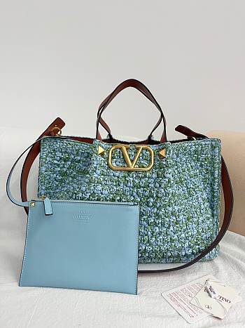Colestore Valentino Garavani VLogo Medium Shopping Bag In Raffia Crochet Blue 35x25x17cm