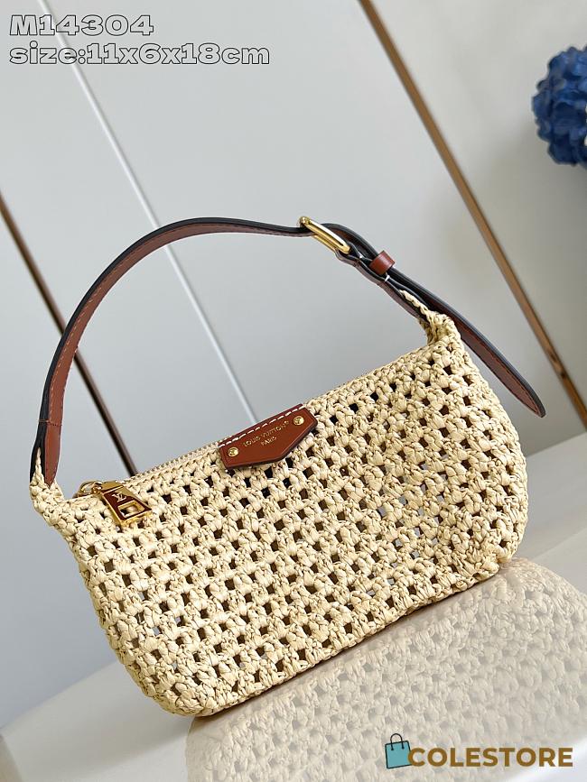 Colestore Louis Vuitton Hills Pochette Monogram Canvas Natural 11 x 6.5 x 18.5cm - 1